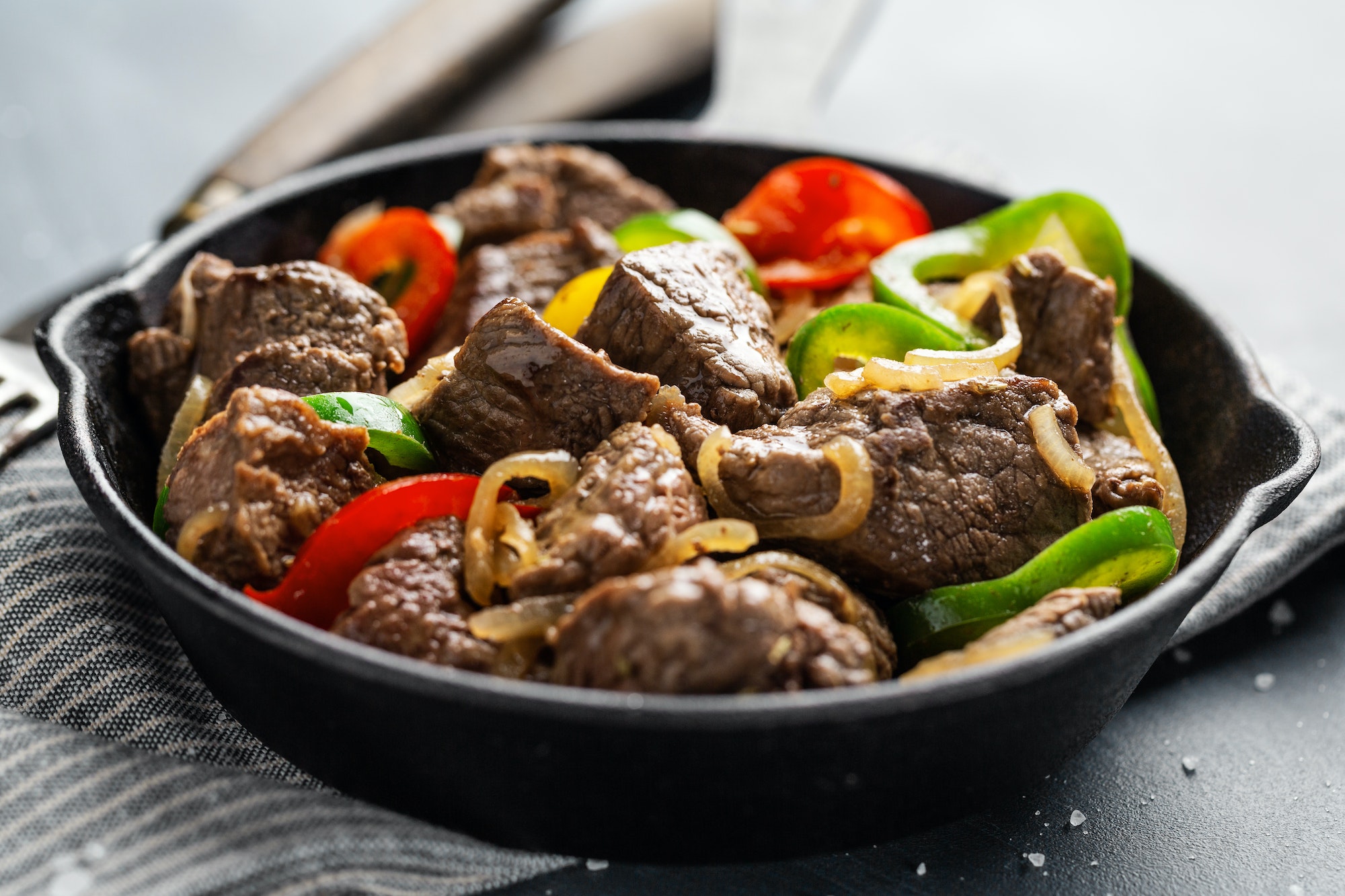 Cooked beef cuts with vegetables